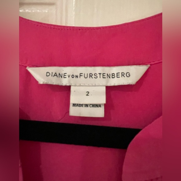 DVF Pink Silk Long Sleeve Blouse. Size 2 - Picture 3 of 3